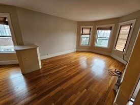 Building Photo - 82 Walnut St