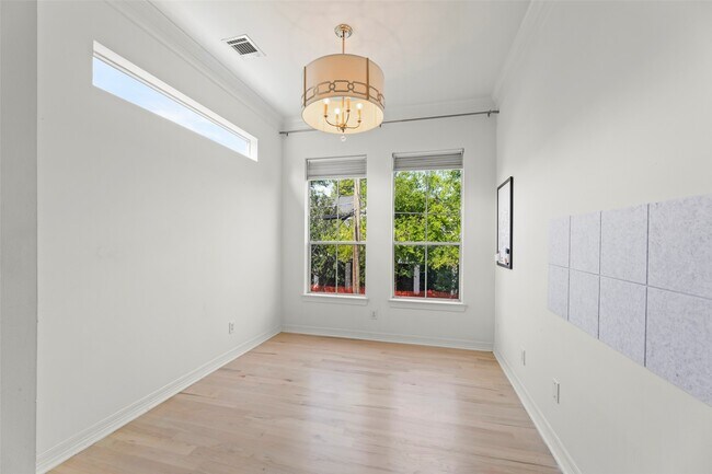 Building Photo - 1221 Kipling St