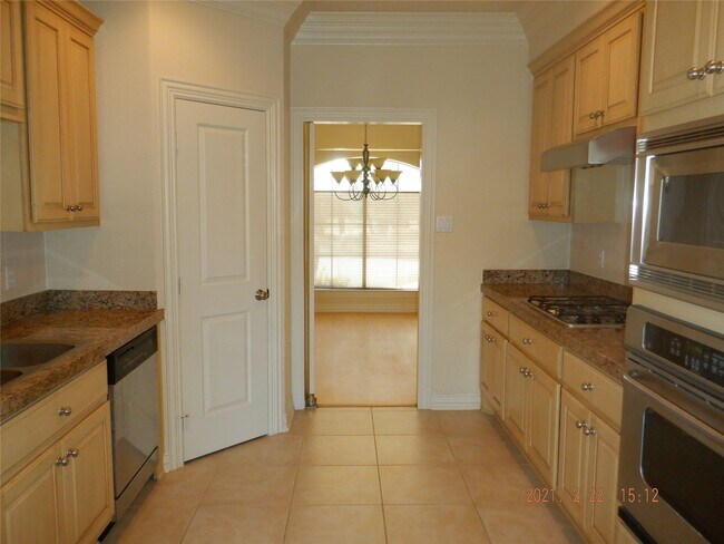 Building Photo - 1903 Spring Cedar Ln