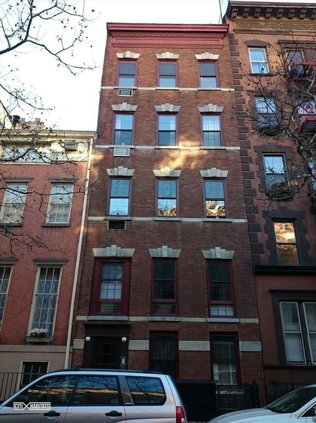 Building Photo - 452 W 22nd St