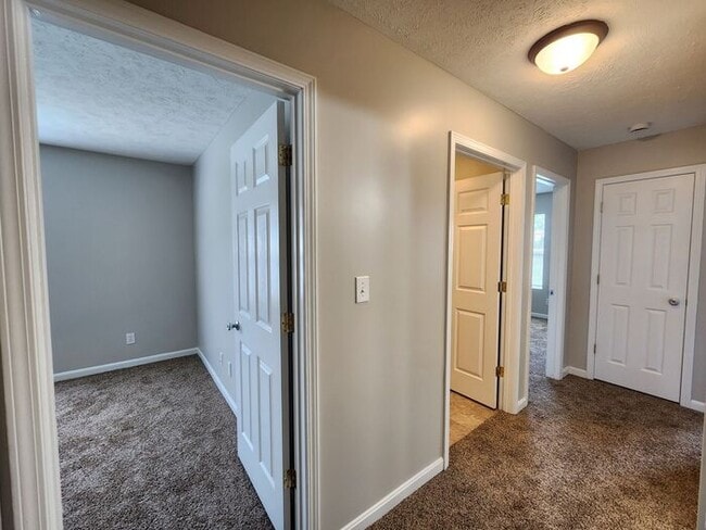 Building Photo - 50% Off The Security Deposit for Qualified Applicants On This Large 5 Bedroom, 2 Bathroom Eastsid...