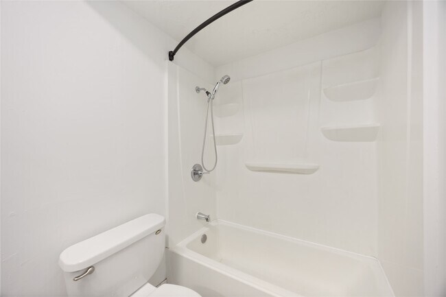 Building Photo - 2302 Green Knoll Dr