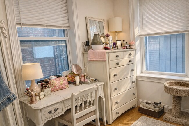 Building Photo - 92 W Cedar St