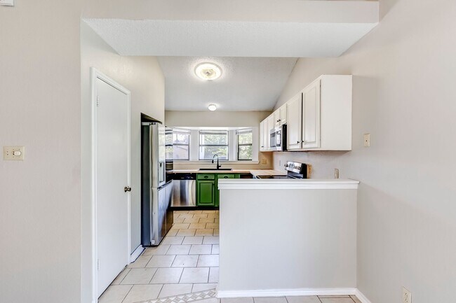Building Photo - 2015 Newton Dr