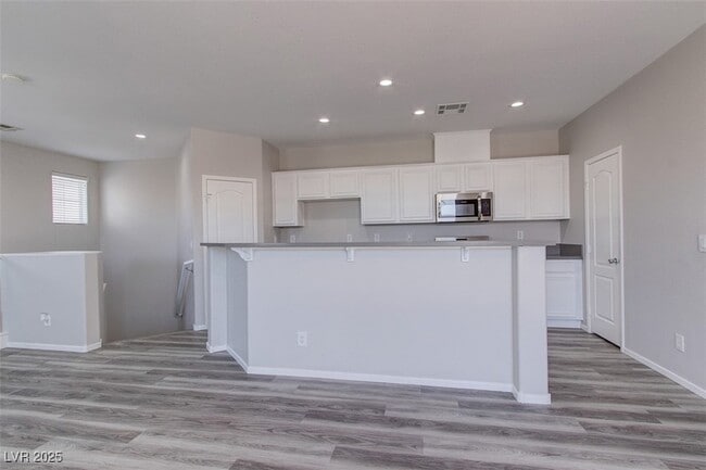 Building Photo - 23 Hudson Canyon St