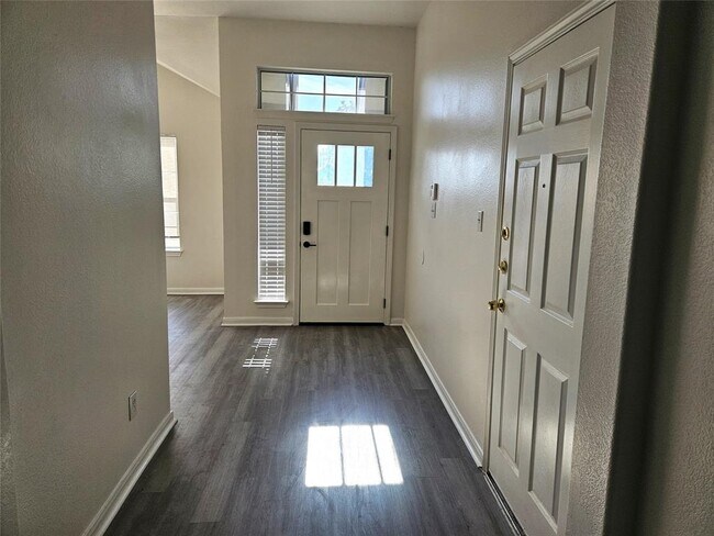 Building Photo - 202 N Pauley Dr