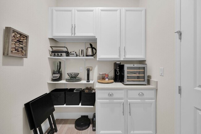 Building Photo - 2839 Montilla Dr