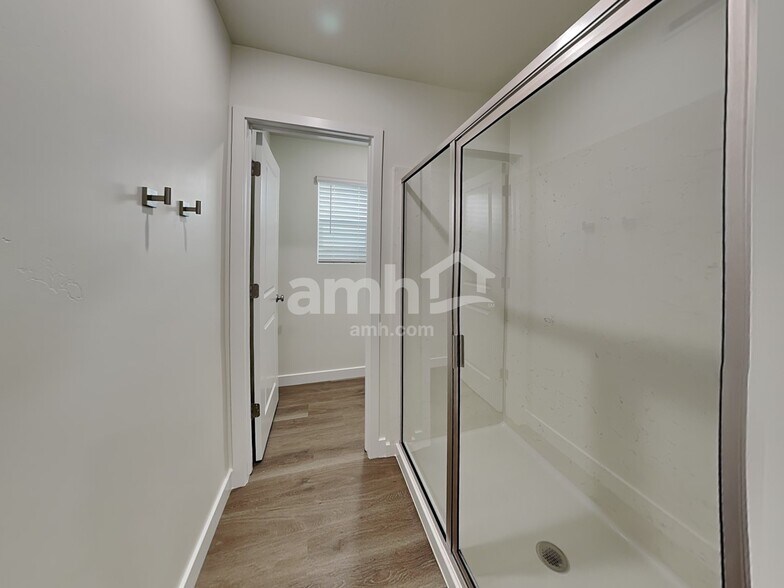 Building Photo - 1272 W Mahogany St