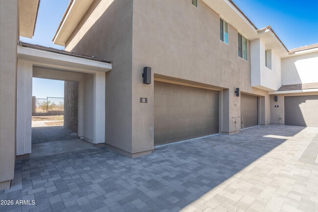 Building Photo - 2121 W Sonoran Desert Dr