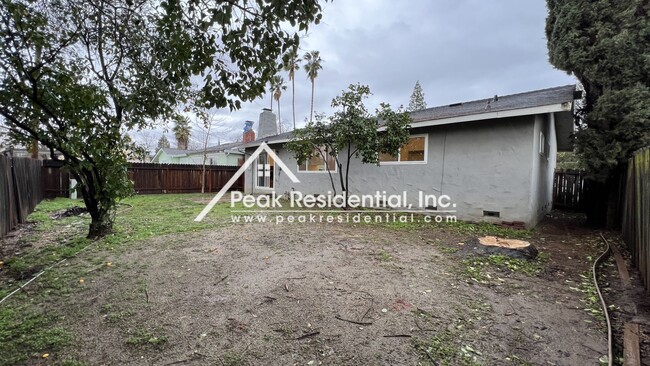 Building Photo - Very Nice Fair Oaks 3bd/2ba Home with 2 Ca...