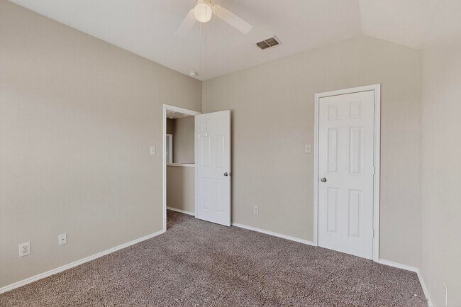 Building Photo - Great Home with Room To Grow in Southbrook!