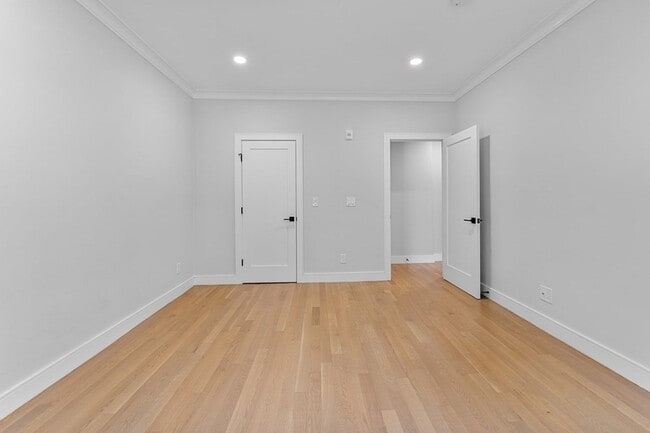 Building Photo - 535 Newbury St