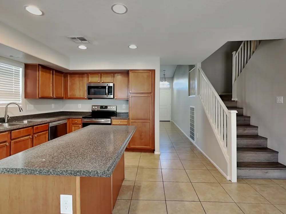 Building Photo - 7261 W Glenn Dr