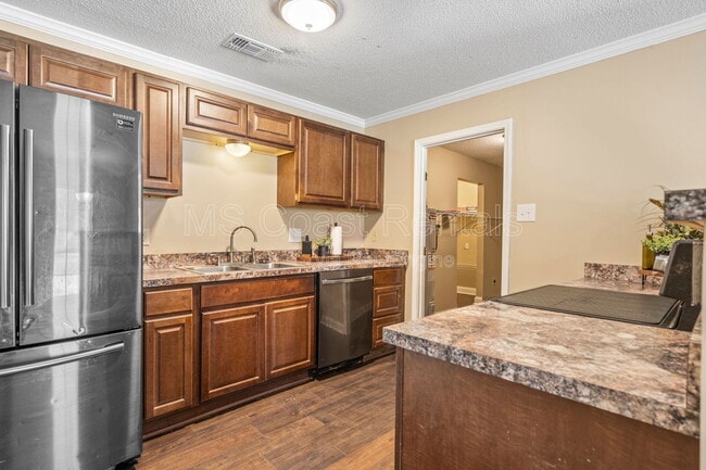 Building Photo - 583 Neal Dr