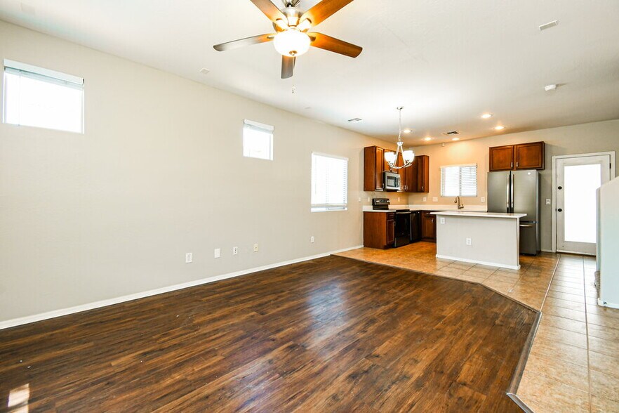 Building Photo - 311 S Travis