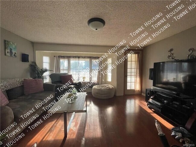 Building Photo - 191 Helen St