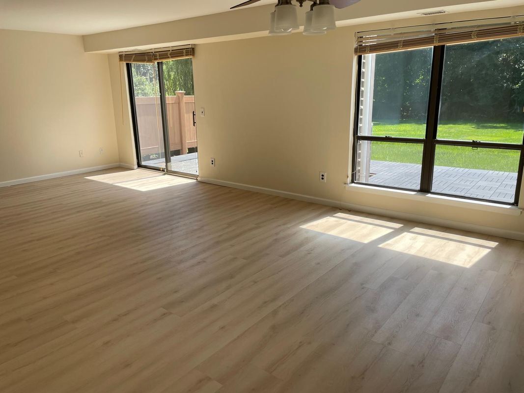 Building Photo - 261 Pond View Ln
