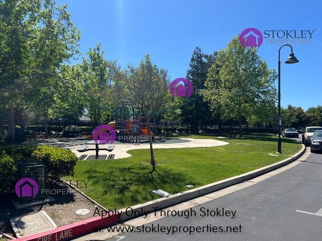 Building Photo - 1 Addison Ct