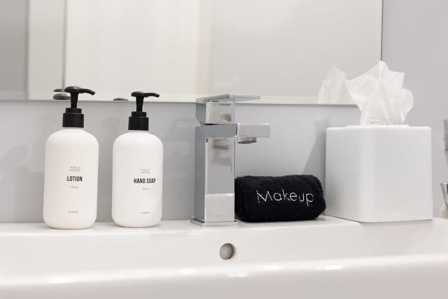 Building Photo - 150S S Independence Mall W