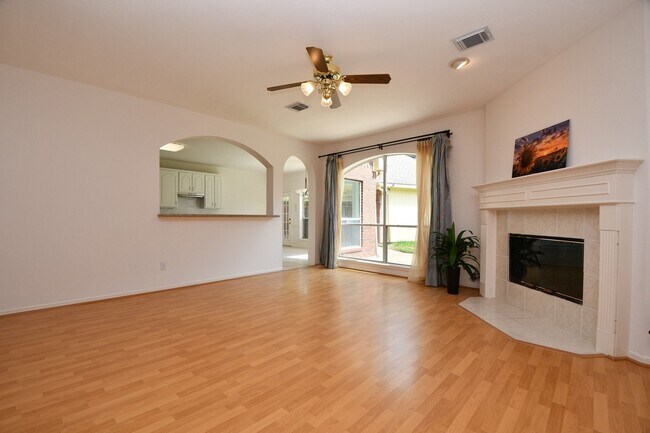 Building Photo - 4323 Magnolia Ln