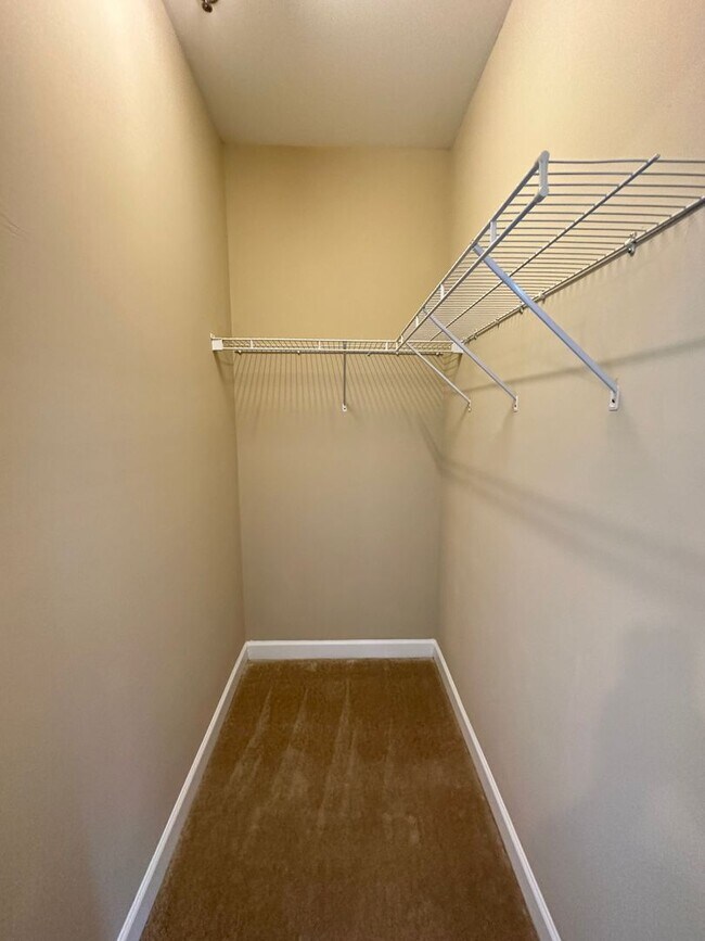 Building Photo - 302 Campus Walk Trl