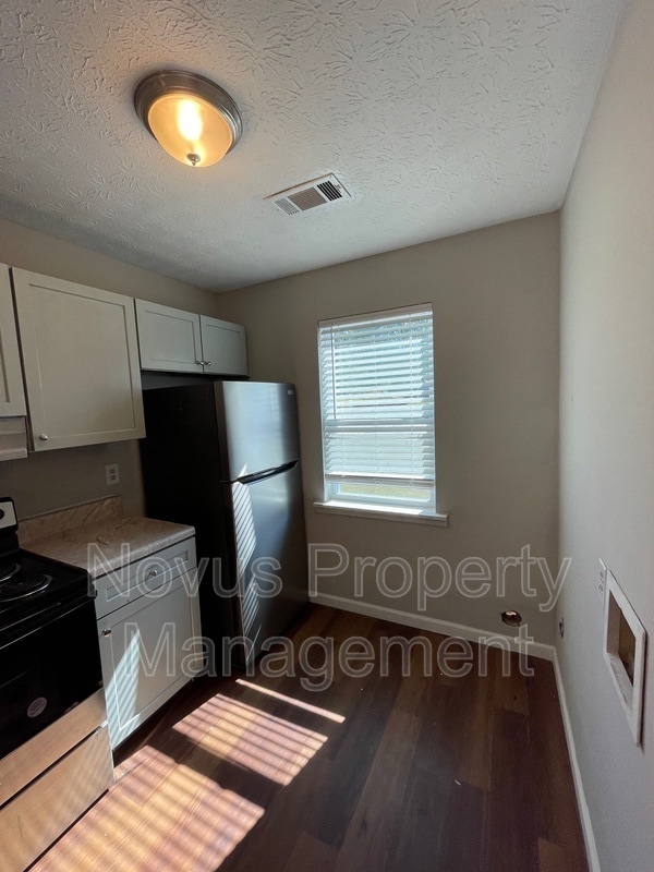 Building Photo - 711 South St