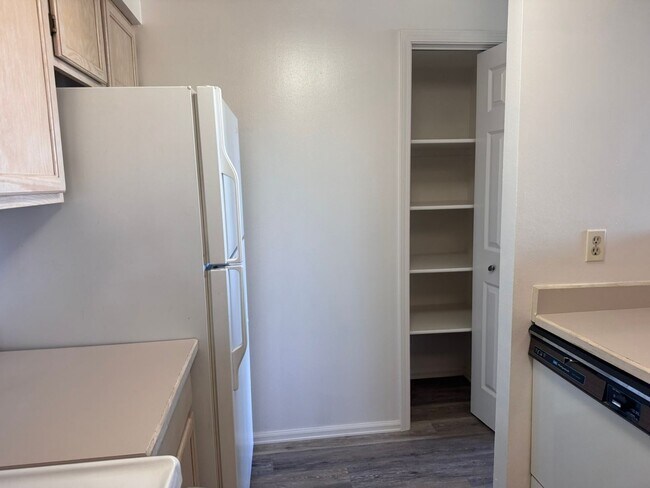 Building Photo - Horizon Towers 2Bed 2Bath Condo!!!