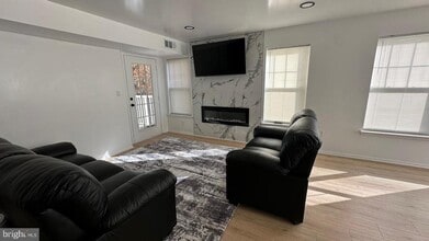 Building Photo - 13900 Farnsworth Ln