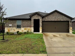 Building Photo - 4325 Pyramid Dr