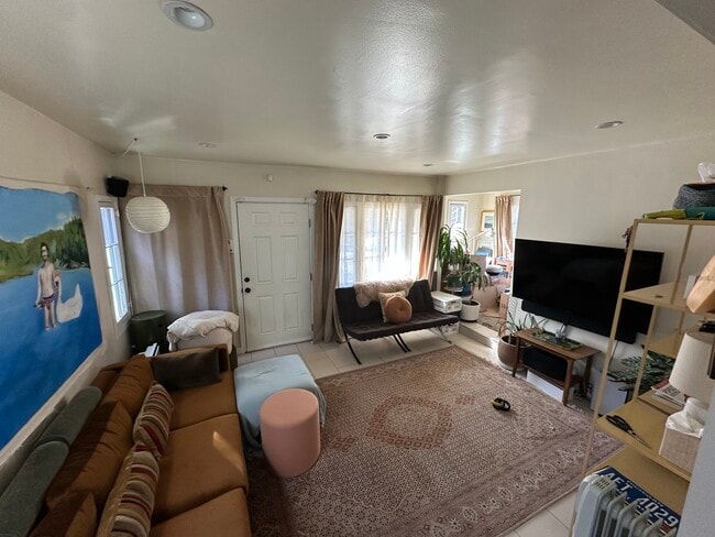 Building Photo - 2905 Reservoir St