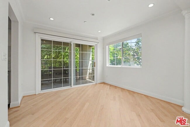 Building Photo - 1830 Pelham Ave
