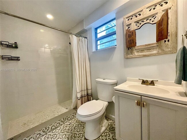 Building Photo - 723 NE 62nd St