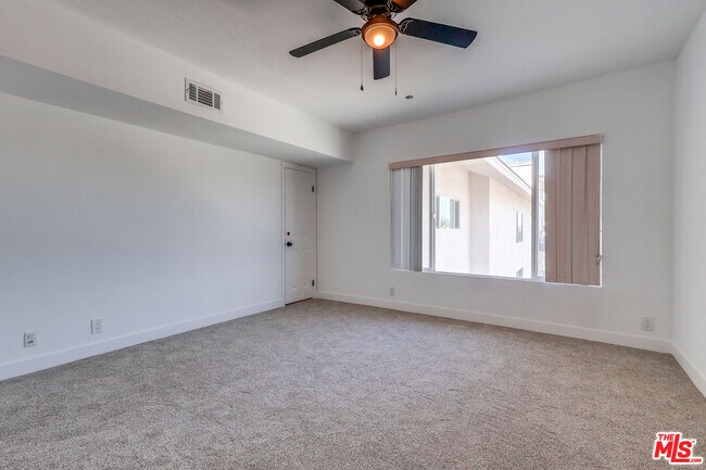 Building Photo - 230 S Catalina Ave