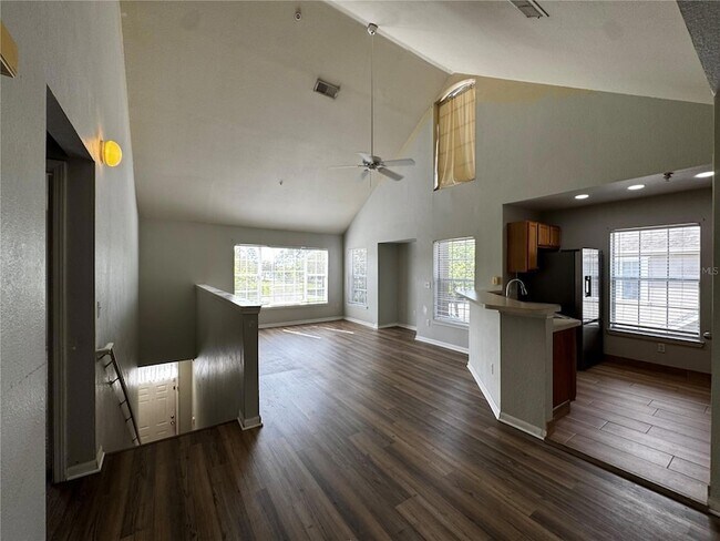 Building Photo - 9141 Lee Vista Blvd