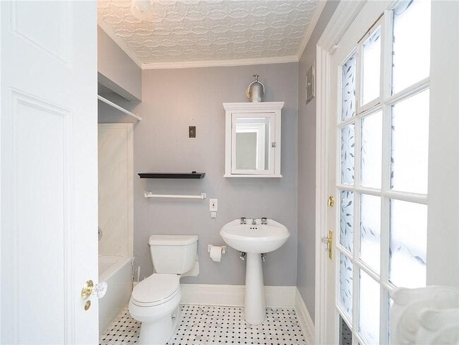 Second Full Bathroom - 860 Park Ave