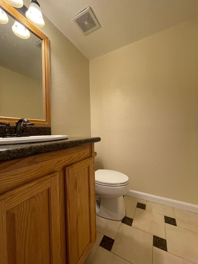 Building Photo - Spacious Citrus Heights Home with 3-Car Garage & Ample Storage