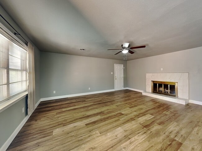 Building Photo - 836 Misty Glen Ln