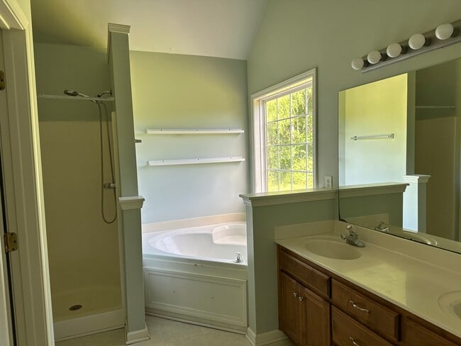 Building Photo - 1329 Branchside Ct