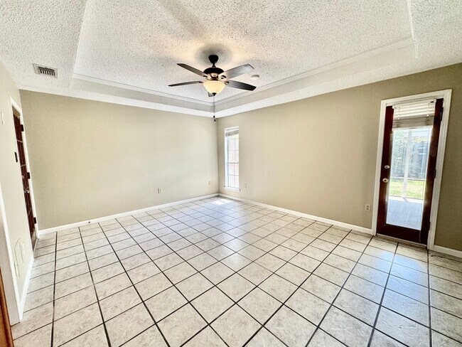 Building Photo - 10734 Erin Vale Ave