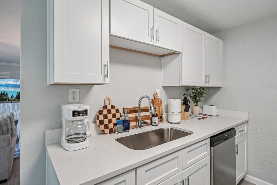 Building Photo - Riverwalk Apartments