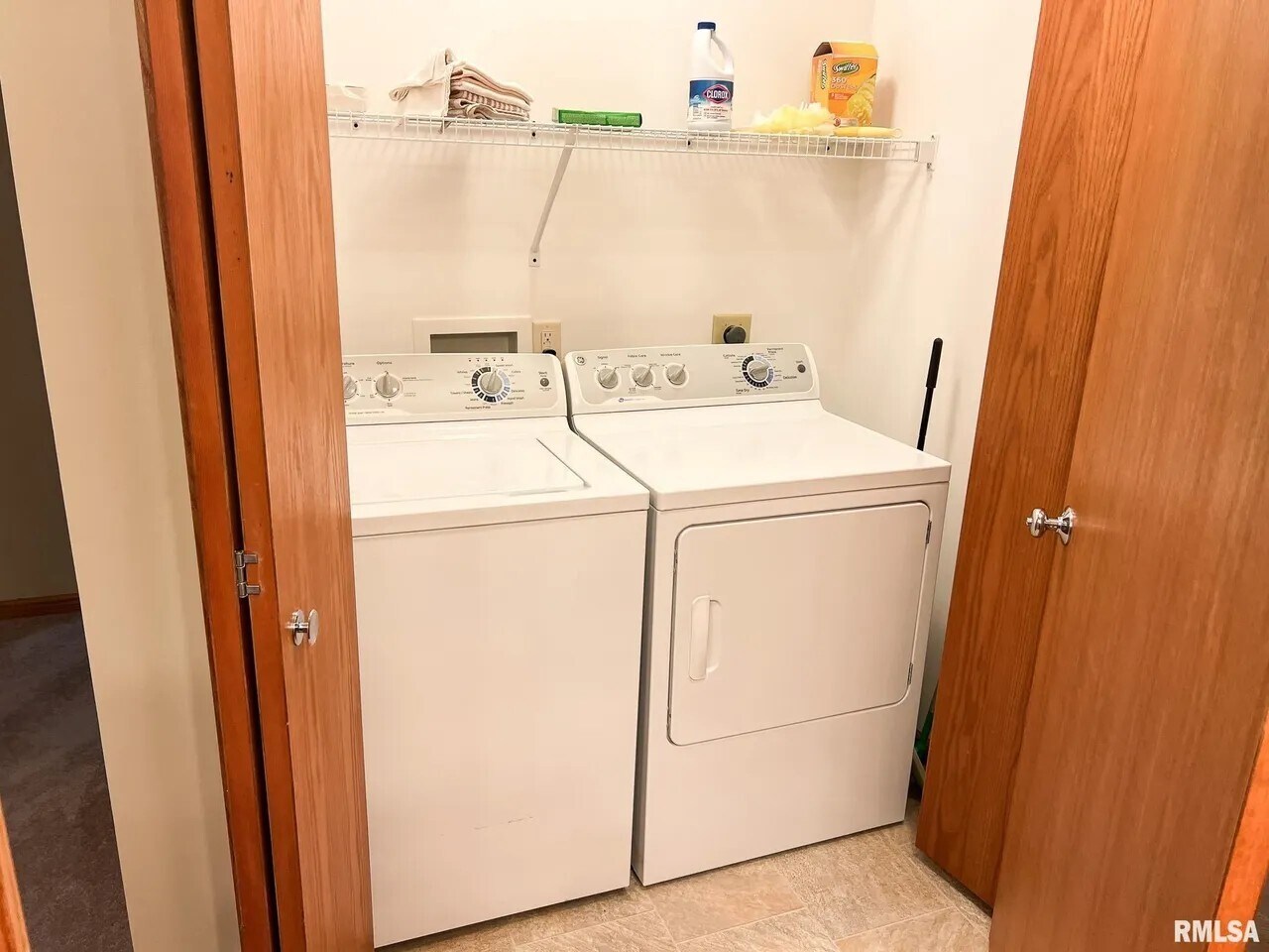 Washer/Dryer full size - 1138 Breeze Way