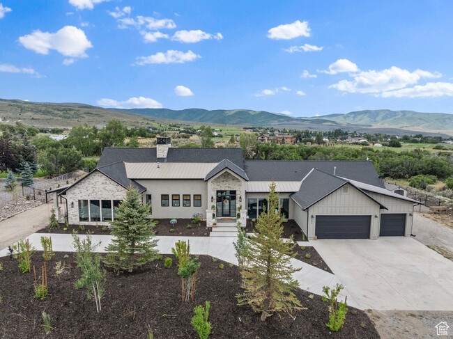 Building Photo - 5240 E Lake Creek Rd