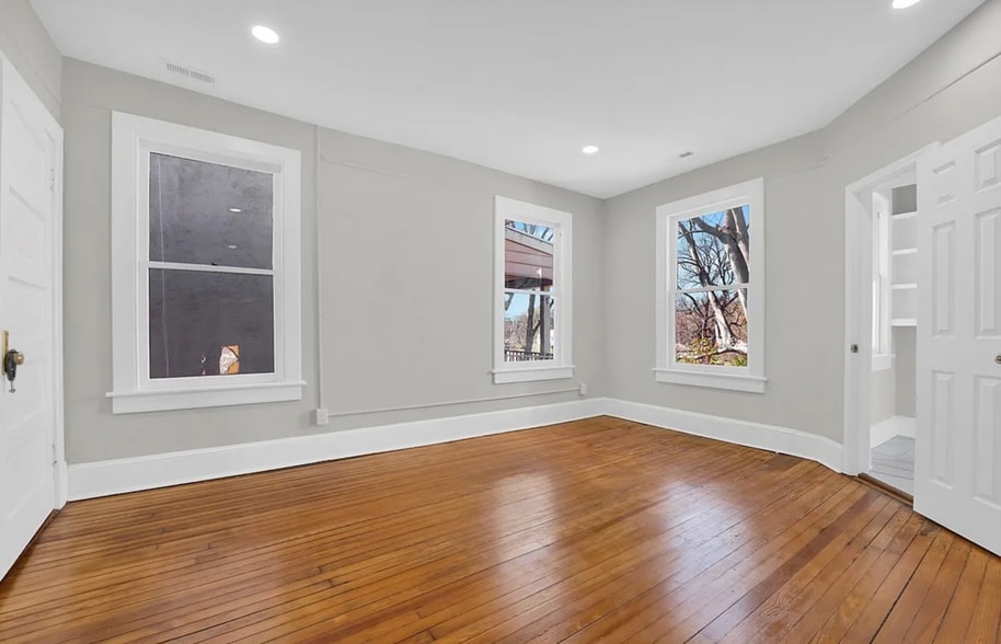 Building Photo - 507 W Washington St