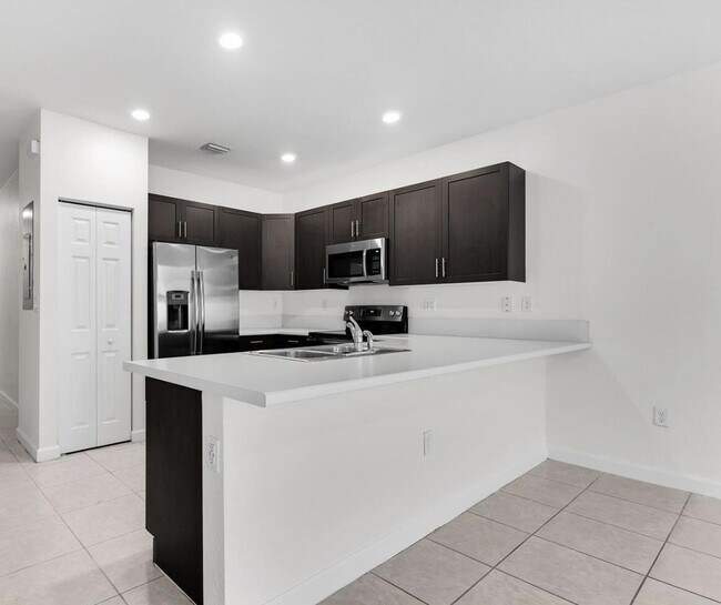 Building Photo - 10606 West 33rd Ct