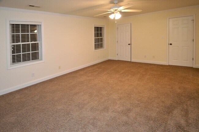Building Photo - 332 Wyndhurst