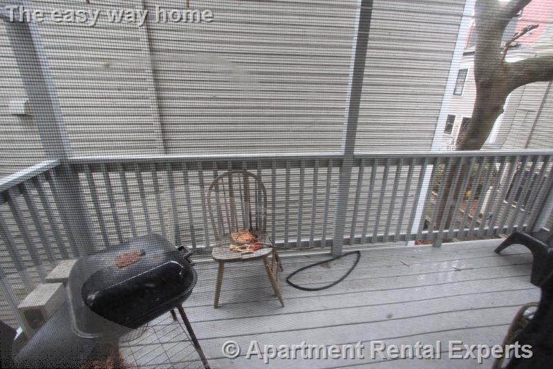 Building Photo - 32 Chatham St