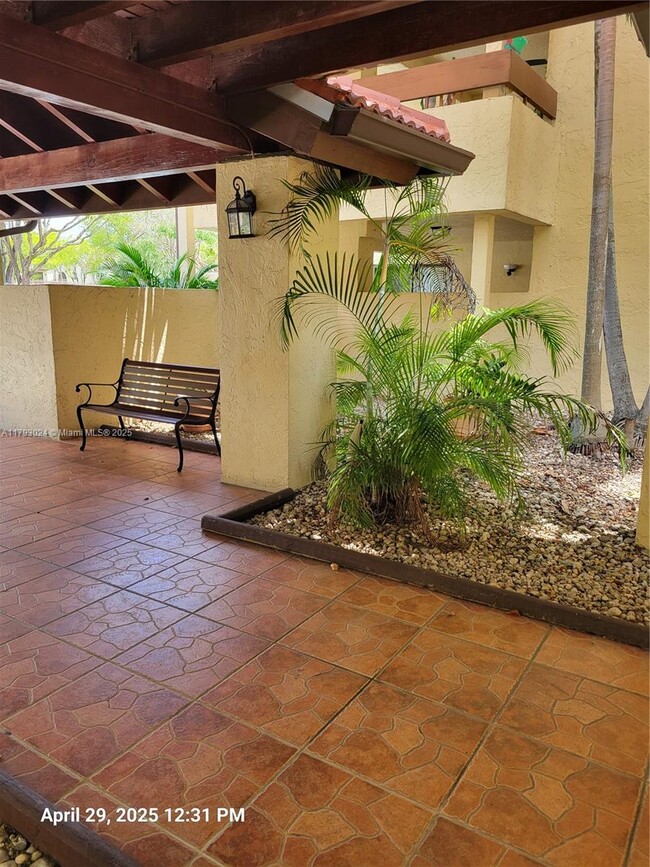 Building Photo - 8860 SW 123rd Ct