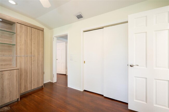 Building Photo - 2855 SW 17th Ave