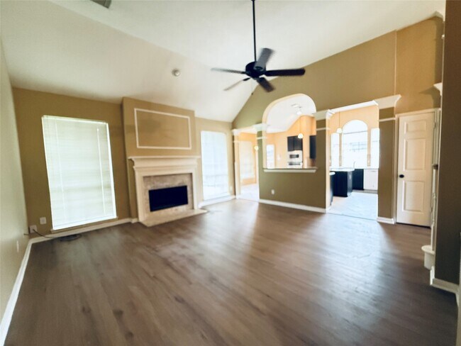 Building Photo - 16523 Town Lake Ct