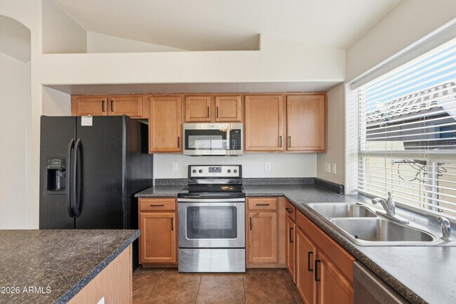 Building Photo - 40381 W Robbins Dr